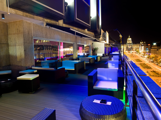 A Taste of Istanbul's Nightlife: Top Bars, Clubs, and Rooftop Lounges